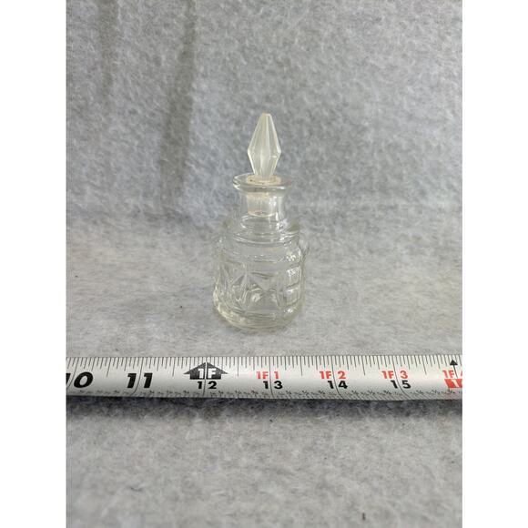 Set Of 2 Vintage Mid Century Clear Glass Bottle Salt Pepper Shaker Lid Stopper - Picture 11 of 15